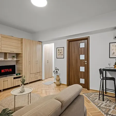 Earthy Escape - Warm With Balcony Apartment Bucharest