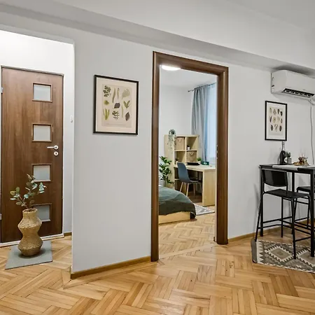 Apartment Earthy Escape - With Balcony