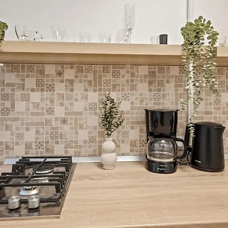 Apartment Earthy Escape - With Balcony