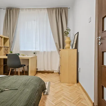 Apartment Earthy Escape - With Balcony