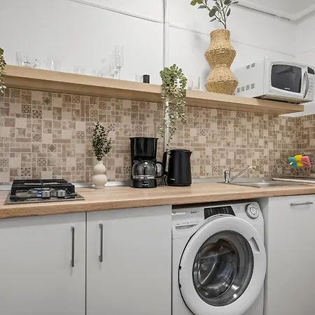 Earthy Escape - Warm With Balcony Bucharest