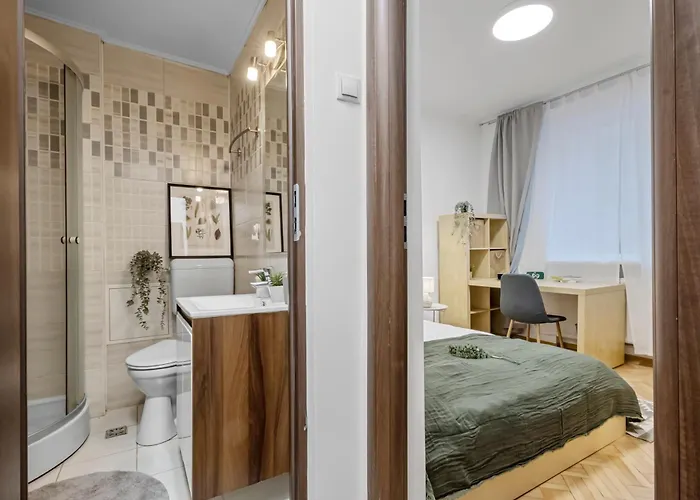 Earthy Escape - Warm With Balcony Апартаменти