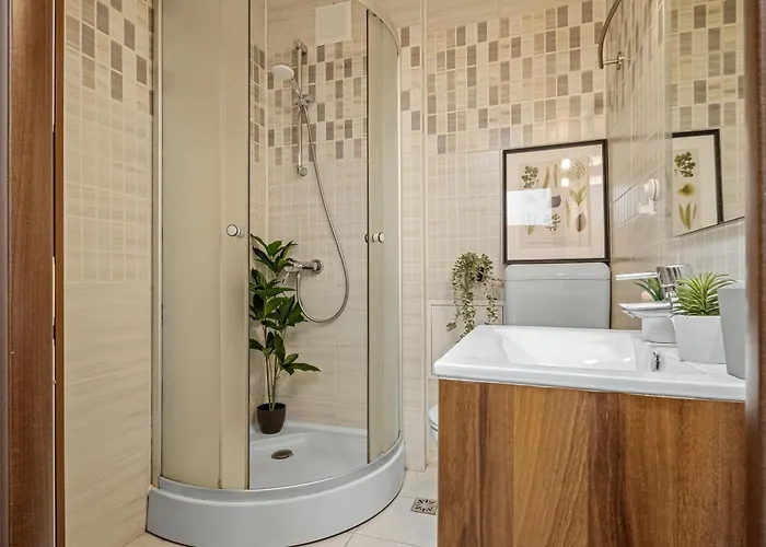 Earthy Escape - Warm With Balcony Apartament *