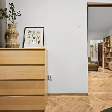 Earthy Escape - Warm With Balcony Apartament