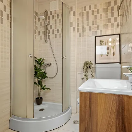 Earthy Escape - Warm With Balcony Apartament *