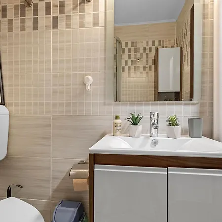 Earthy Escape - Warm With Balcony Apartament *