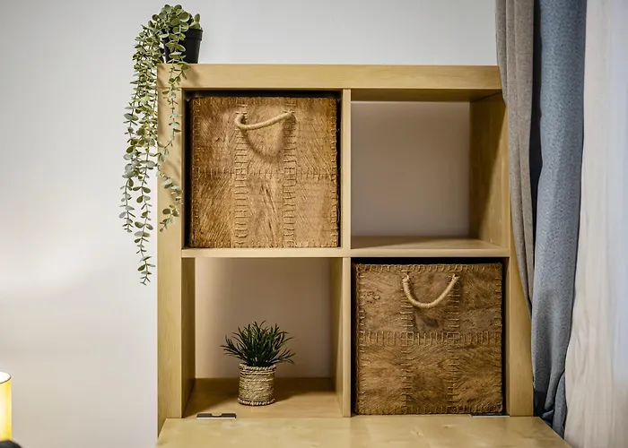 Earthy Escape - Warm With Balcony شقة